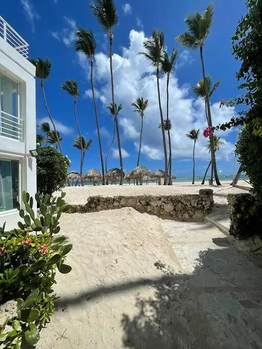 Blue Island Beachfront Apartment بونتا كانا